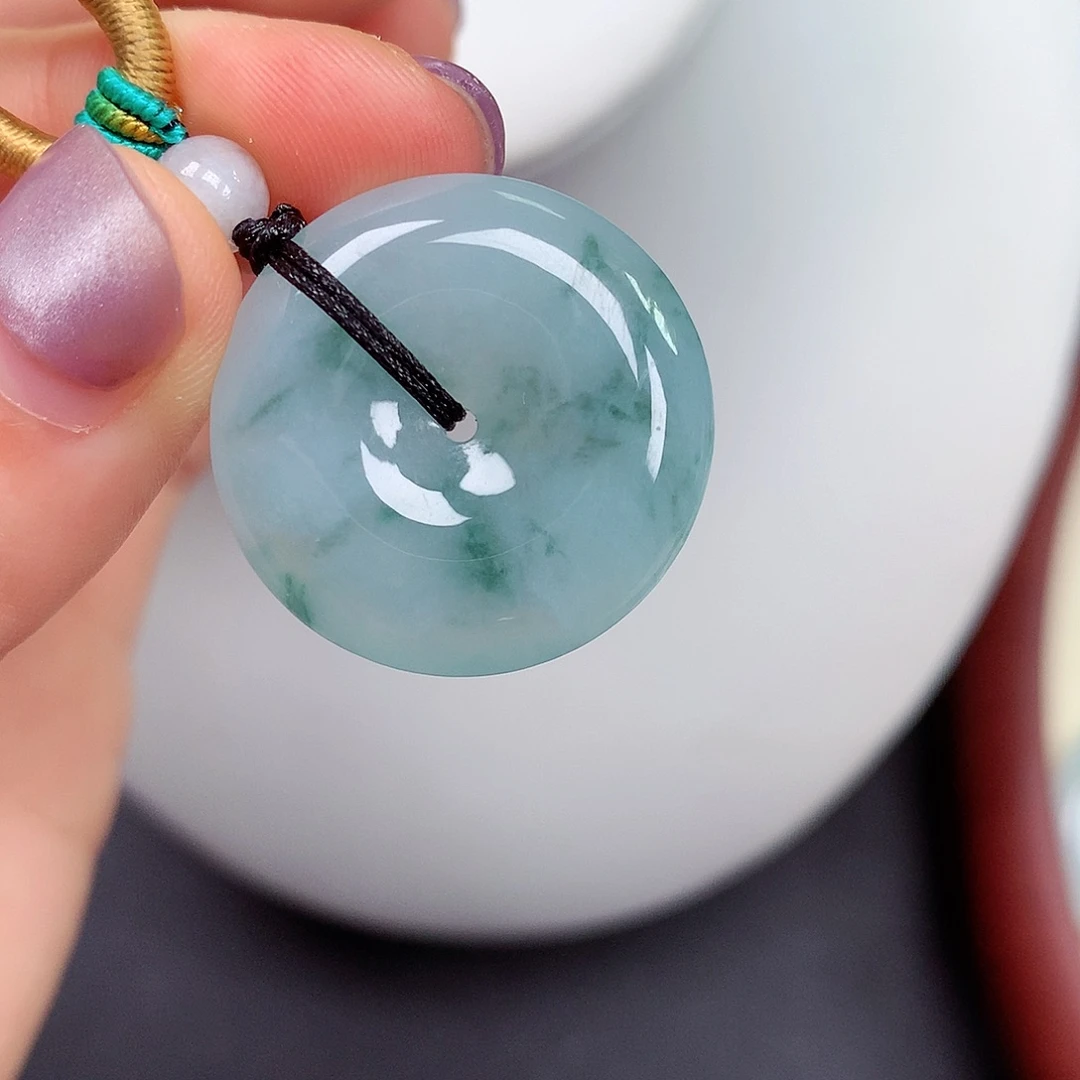 翡翠未镶嵌颈饰平安扣