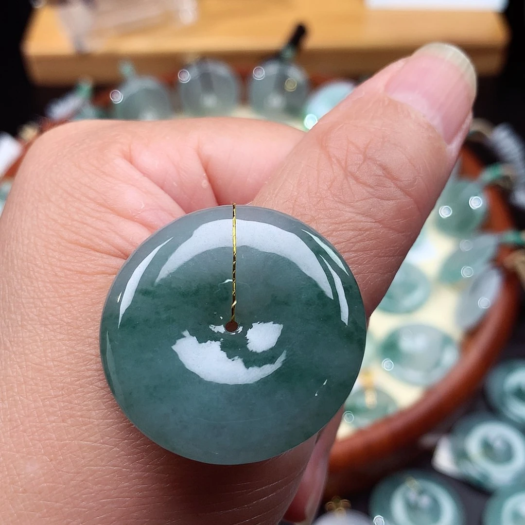 翡翠未镶嵌颈饰吊坠