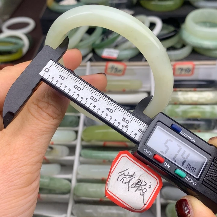 蛇纹石玉未镶嵌手镯962