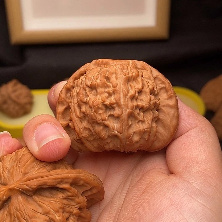 泗***馆桃核吊坠白茬白白狮子