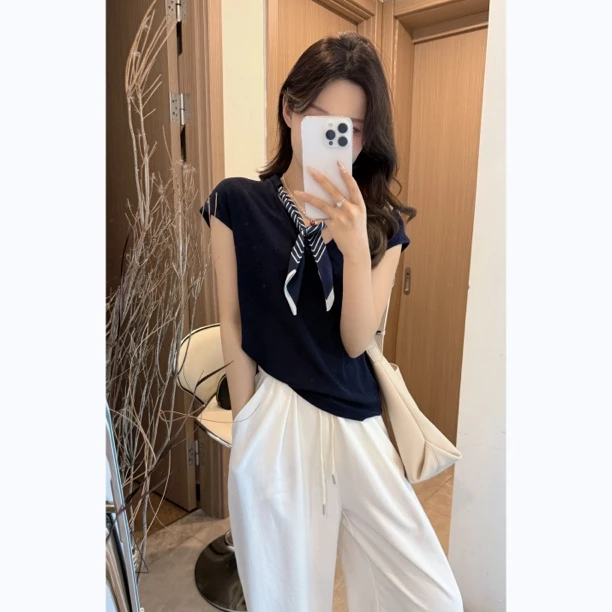 休闲显瘦宽松短袖设计感T恤V领薄透款t恤女常规款