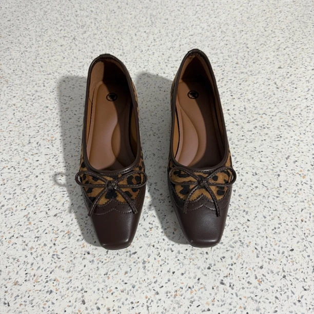 法式复古蝴蝶结绒面豹纹单鞋女2025年秋新款方头浅口平粗跟奶奶鞋