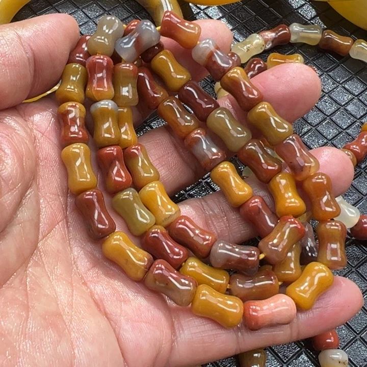 石英质玉（黄龙玉）颈饰未镶嵌