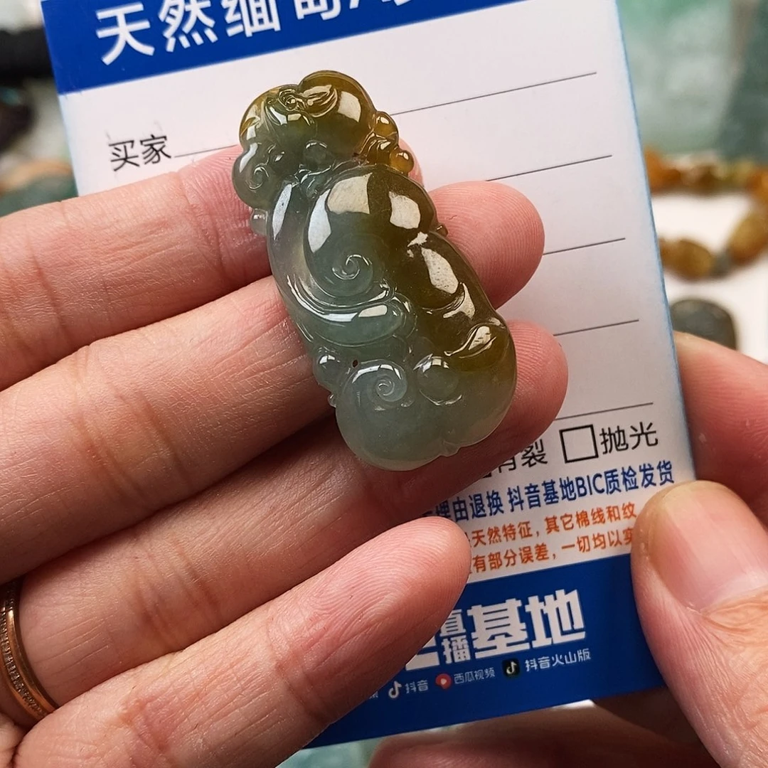 翡翠未镶嵌颈饰如意