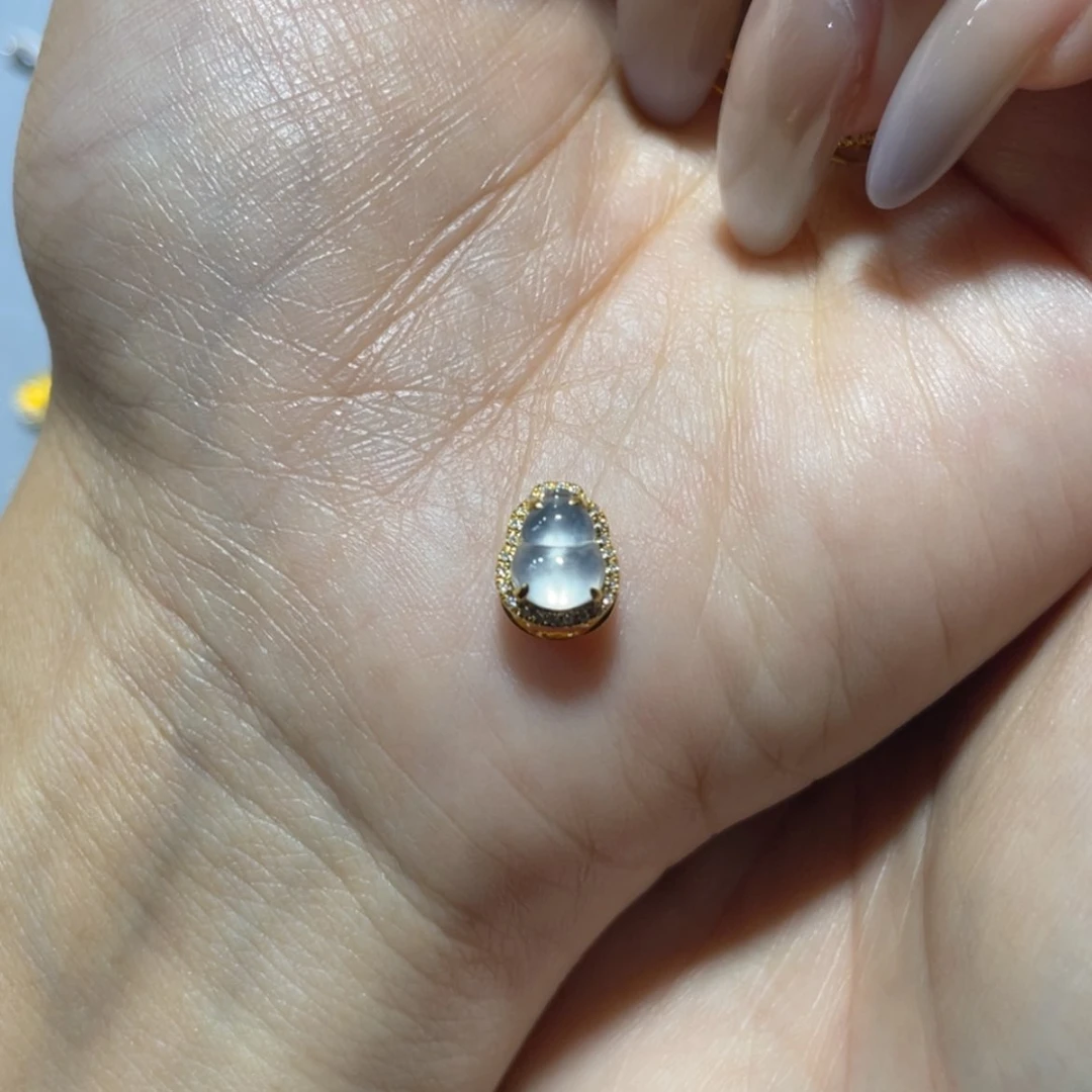 【闪购商品】颈饰18K金镶嵌翡翠晨**微