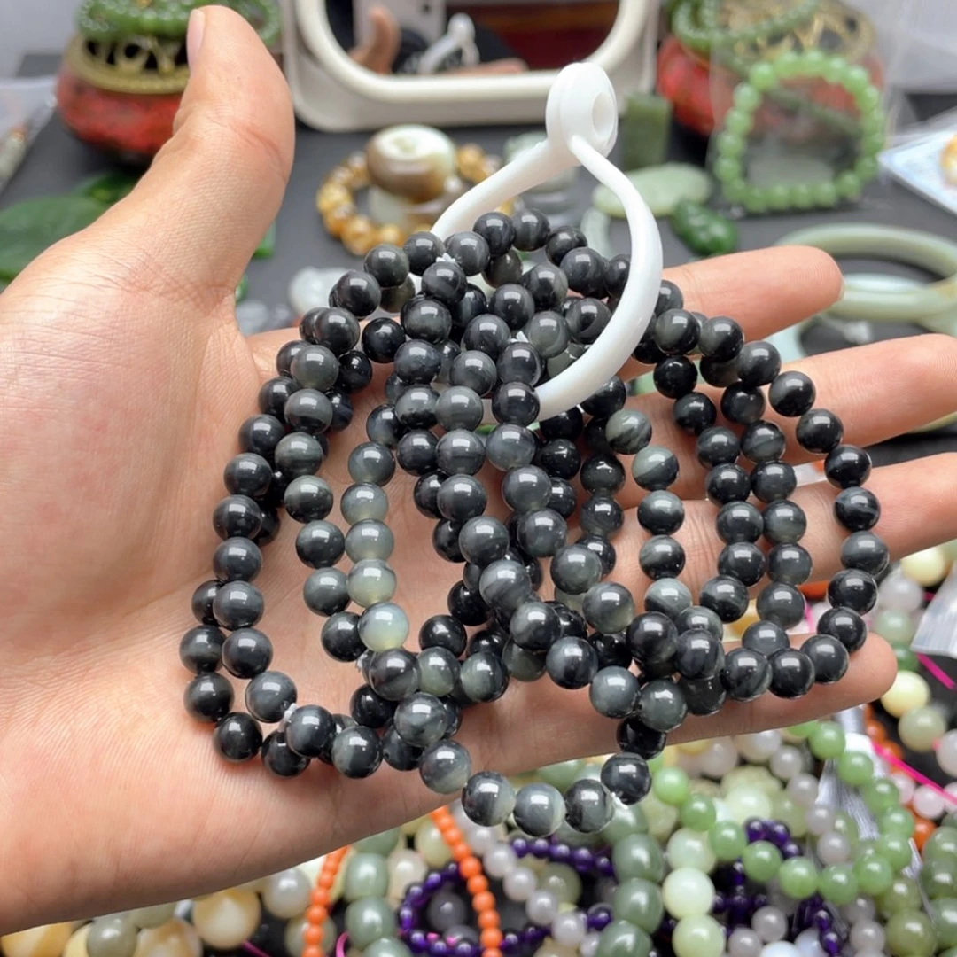 和田玉未镶嵌颈饰多样性发其一