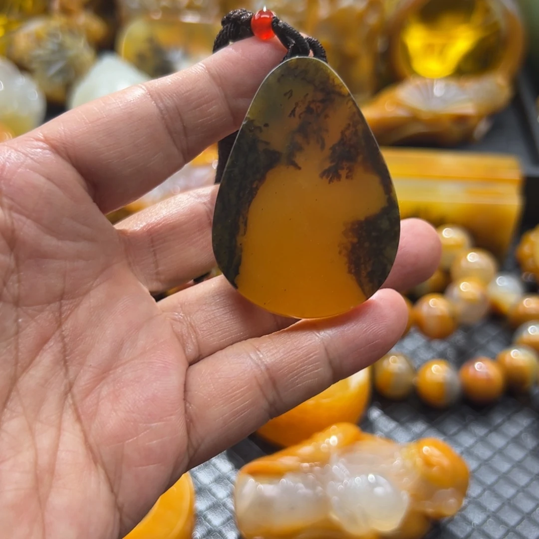 石英质玉未镶嵌颈饰
