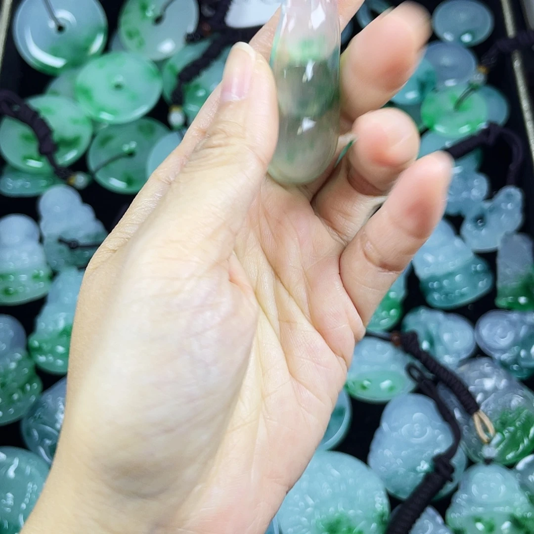 翡翠未镶嵌颈饰吊坠