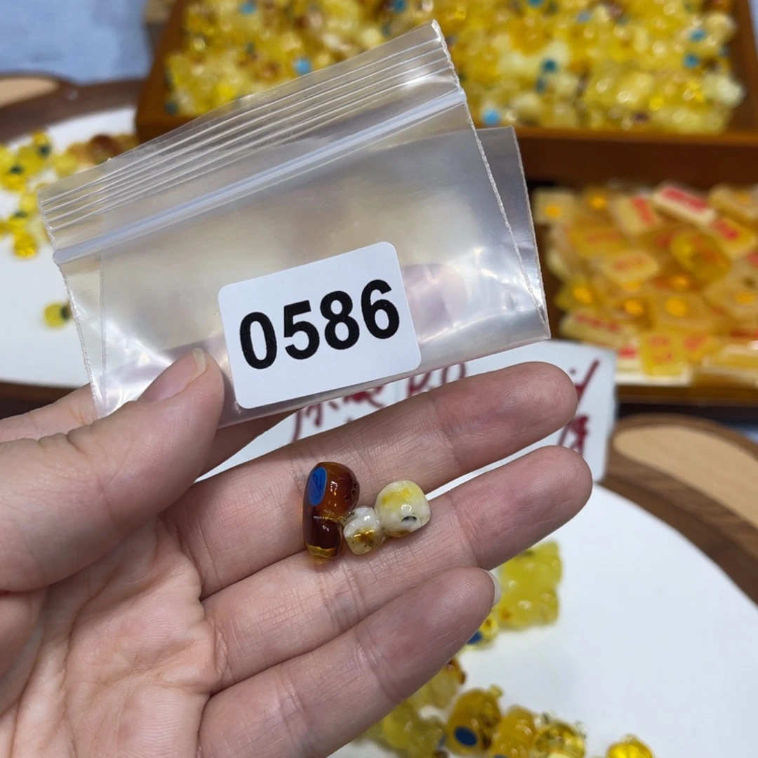 琥珀珠宝奇石未镶嵌