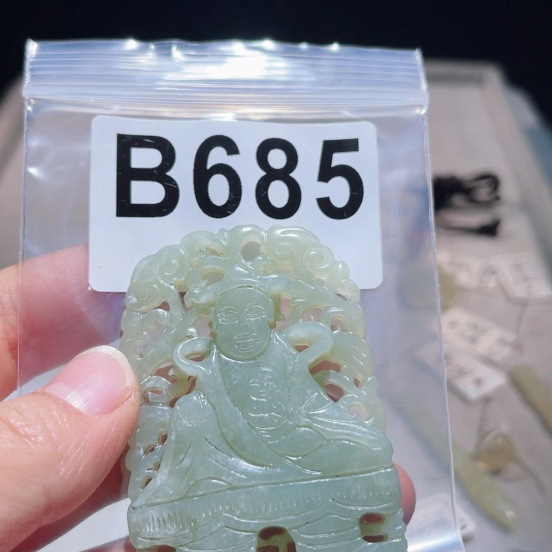 祺***爸和田玉未镶嵌颈饰