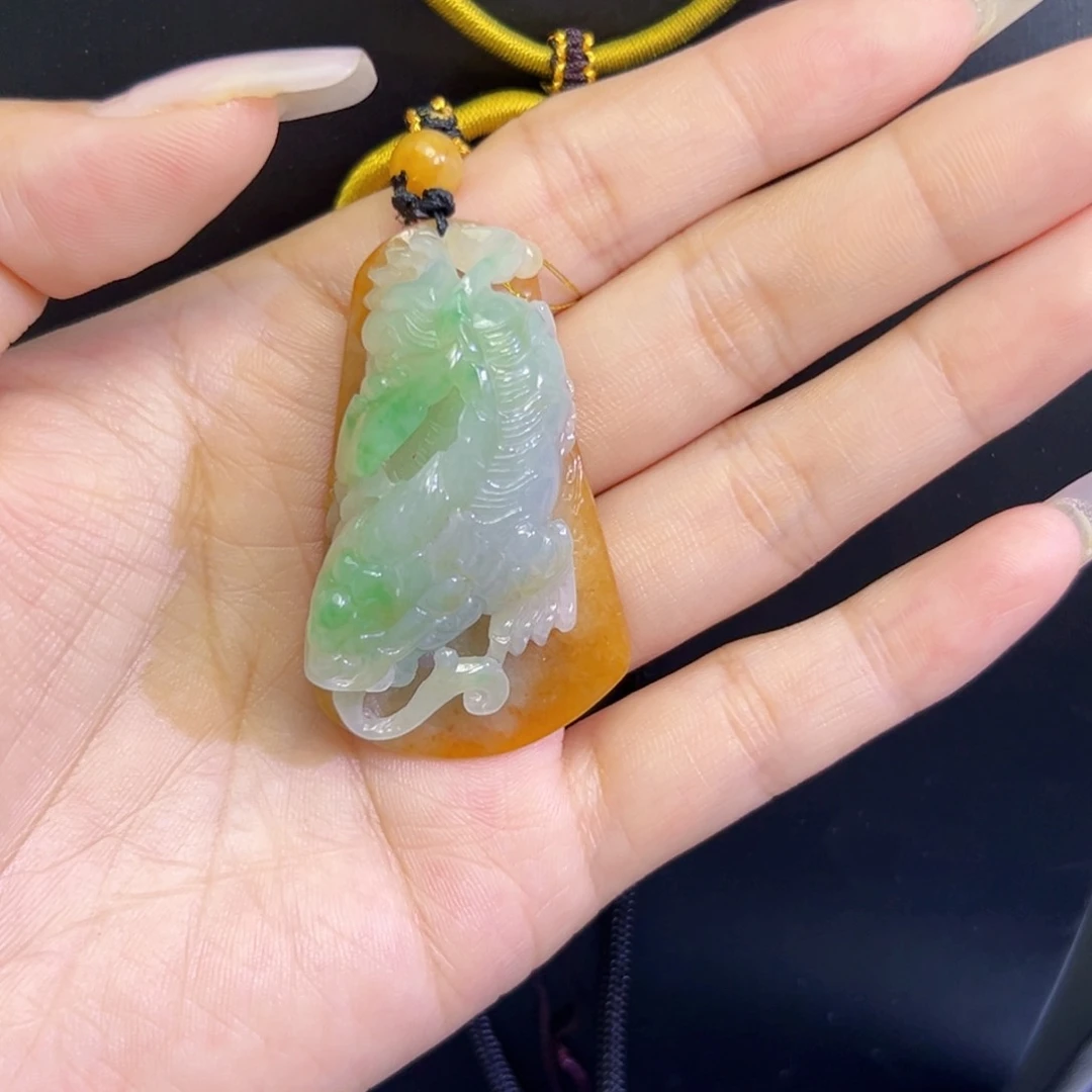 电***气翡翠未镶嵌颈饰天然