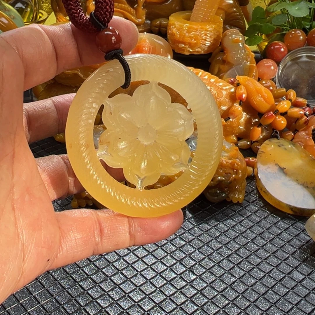 石英质玉未镶嵌颈饰