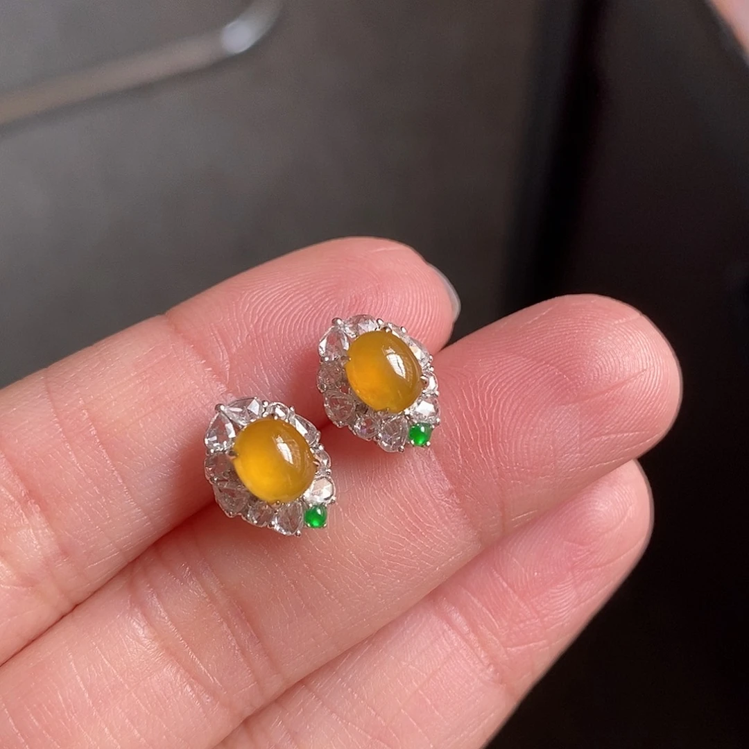 翡翠颈饰18K金镶嵌冰黄翡蛋面耳钉