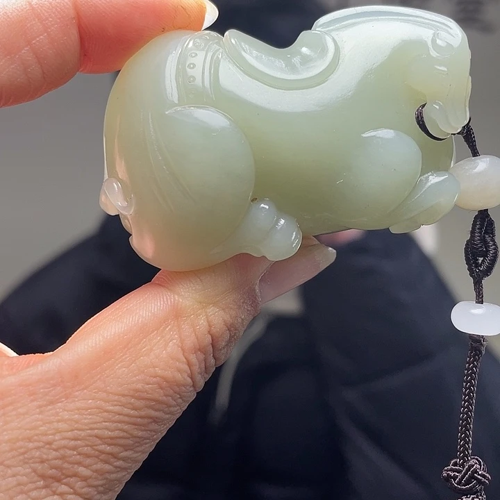 和田玉未镶嵌把件