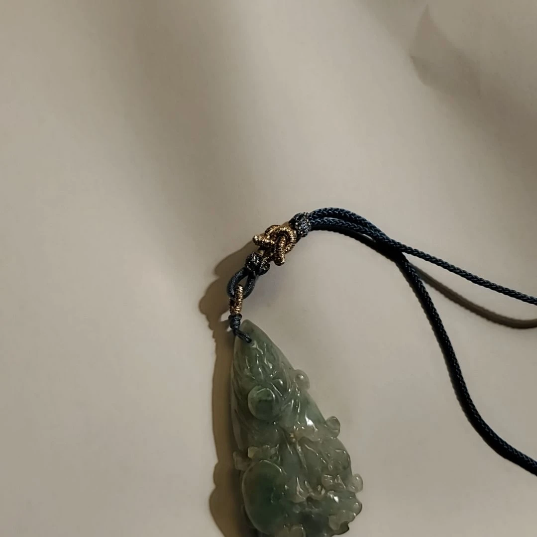 【闪购商品】翡翠银S925镶嵌颈饰述