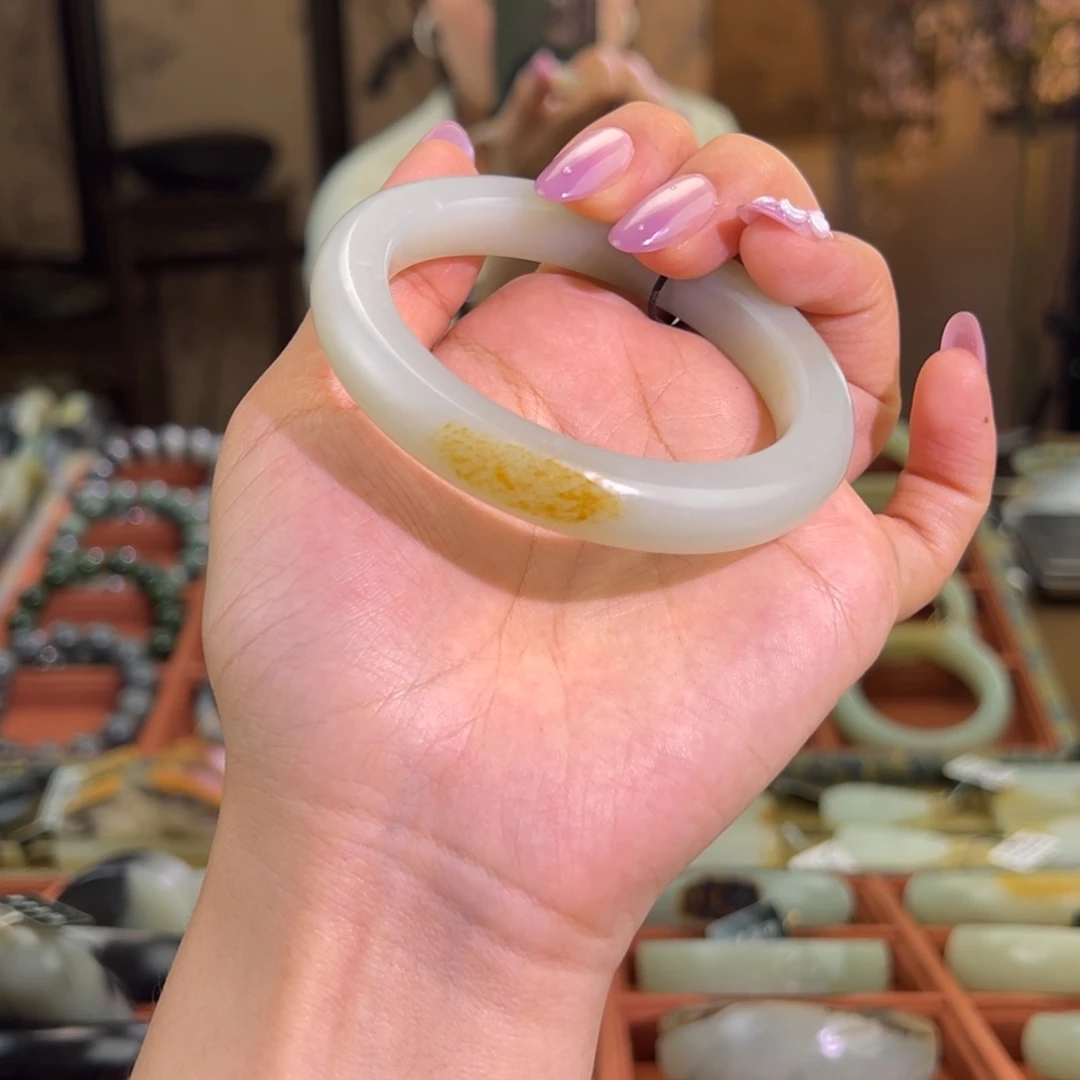 和田玉（青白玉）未镶嵌颈饰