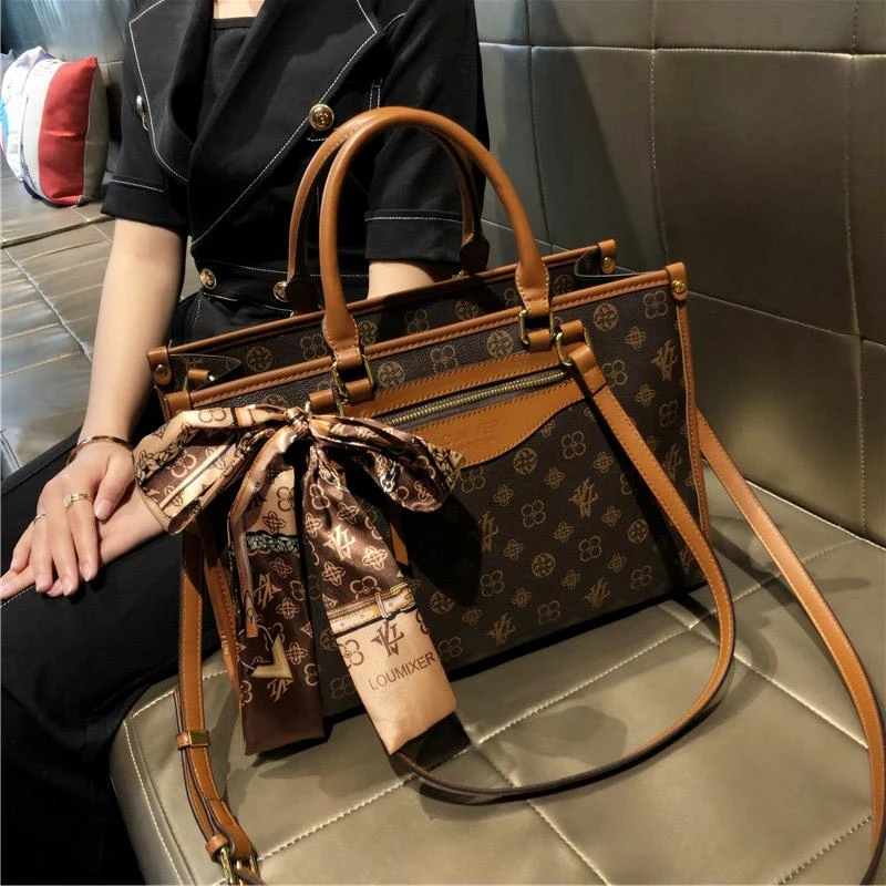 香港品牌包包女大容量2025新款高级手提包质感真皮斜挎单肩托特包