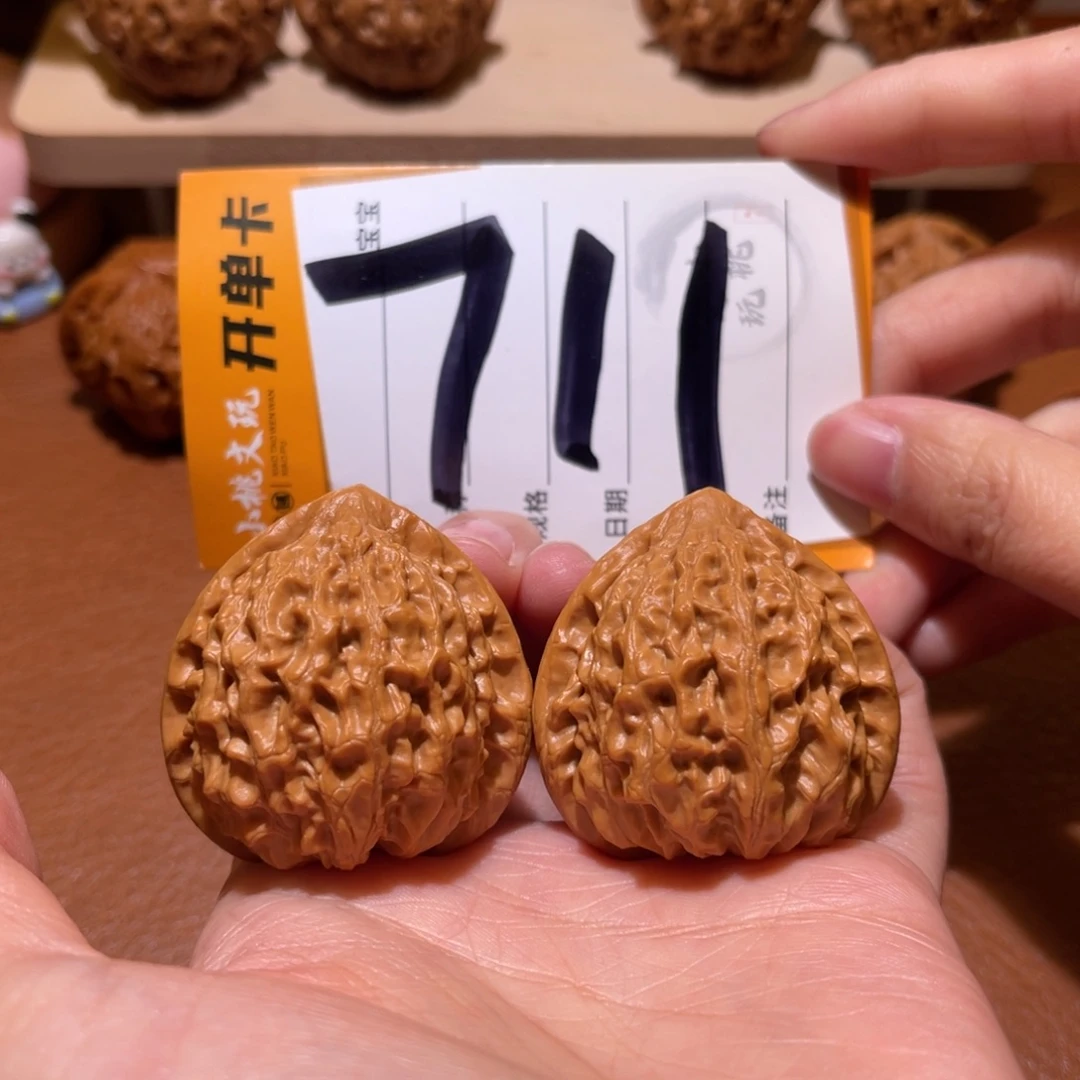 文玩核桃把件40金牛