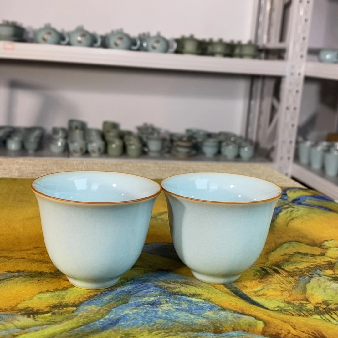 【闪购商品】天青玉兰杯杯微微瑕一对。。。。。