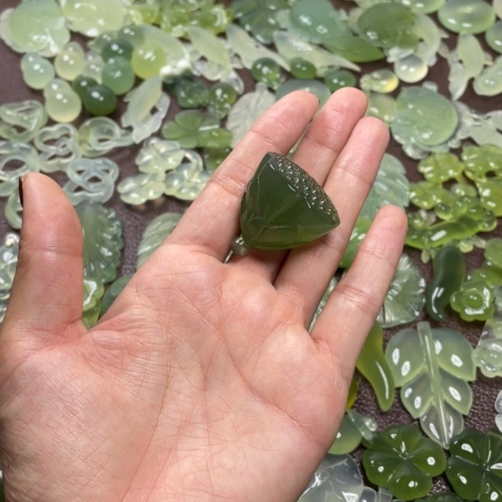 合金蛇纹石玉颈饰