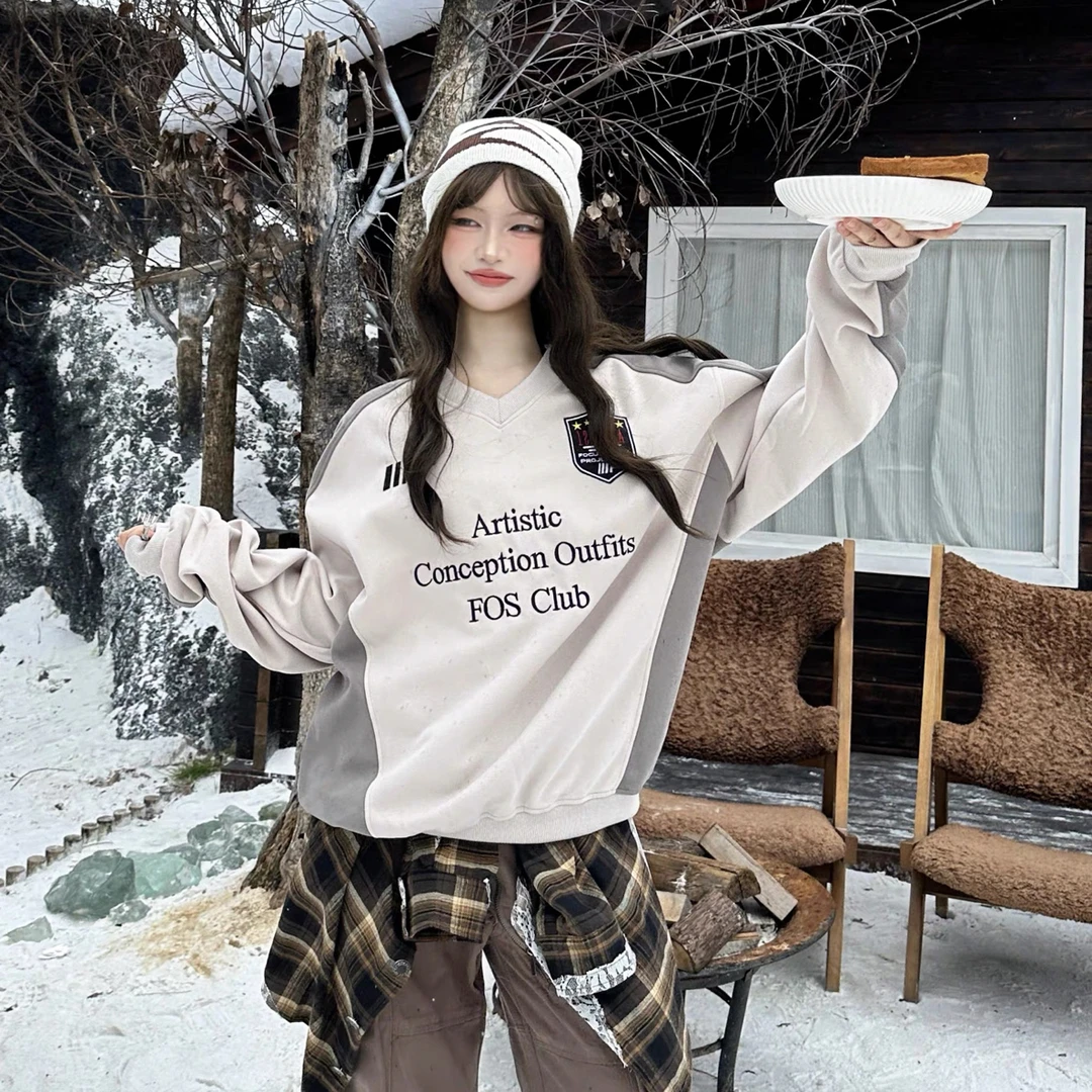 85191刺绣勋章拼接重磅v领卫衣