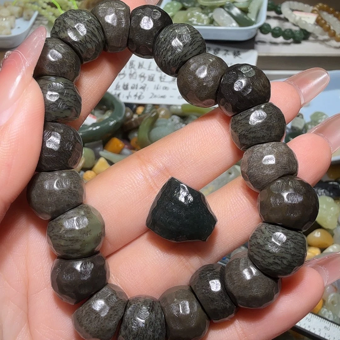 溜***达和田玉未镶嵌珠宝奇石