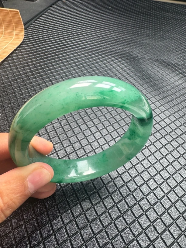 天然非洲翠手镯62-63圈口石英岩质玉