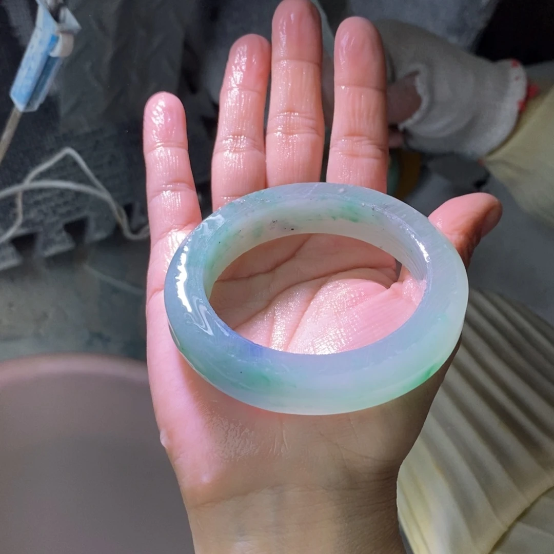 优***美石英质玉（非洲翠）未镶嵌手镯定制