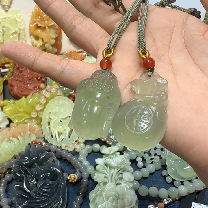 未镶嵌蛇纹石玉吊坠