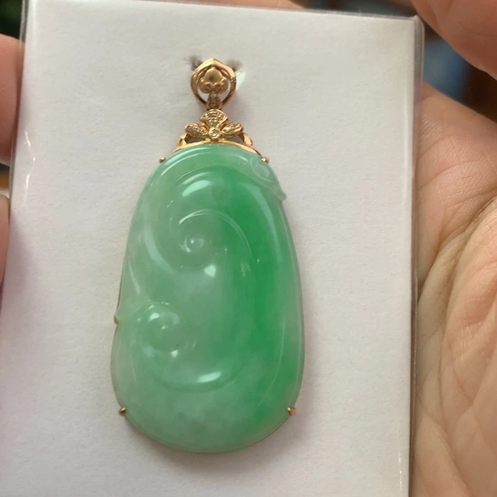 翡翠颈饰18K金镶嵌翡翠吊坠