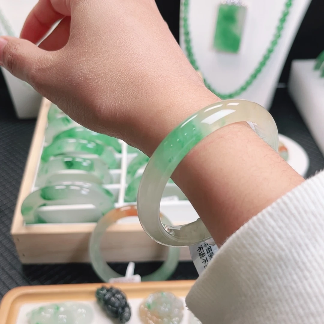 石英质玉未镶嵌手镯56黄加绿