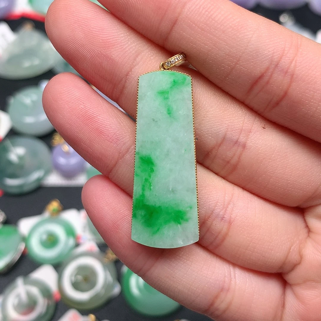 颈饰18K金镶嵌翡翠翡翠吊坠