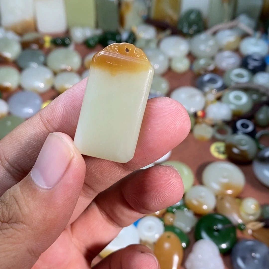 君***心和田玉未镶嵌吊坠(不含链)