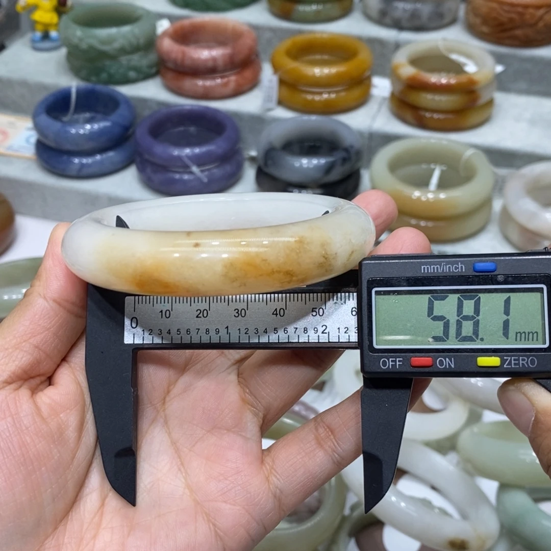 石英岩玉未镶嵌手镯