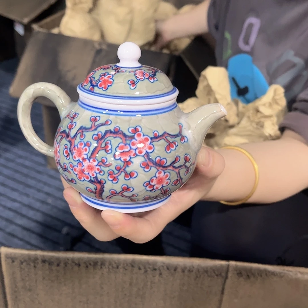 摆件/////景德镇陶瓷器。茶壶。红。