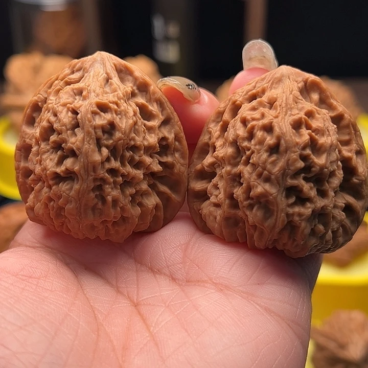 文玩核桃吊坠三角南疆 全品