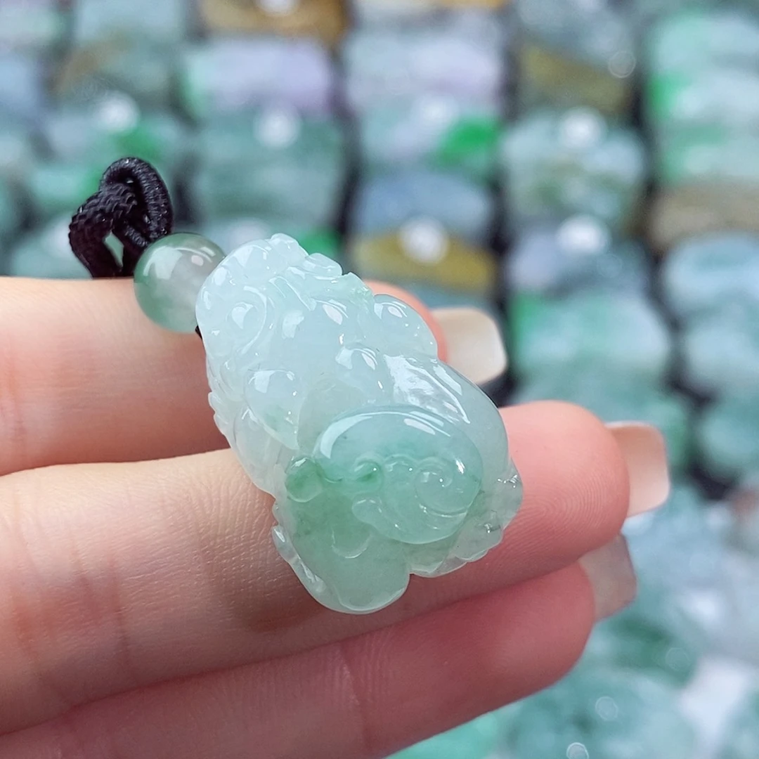 颈饰未镶嵌翡翠天然