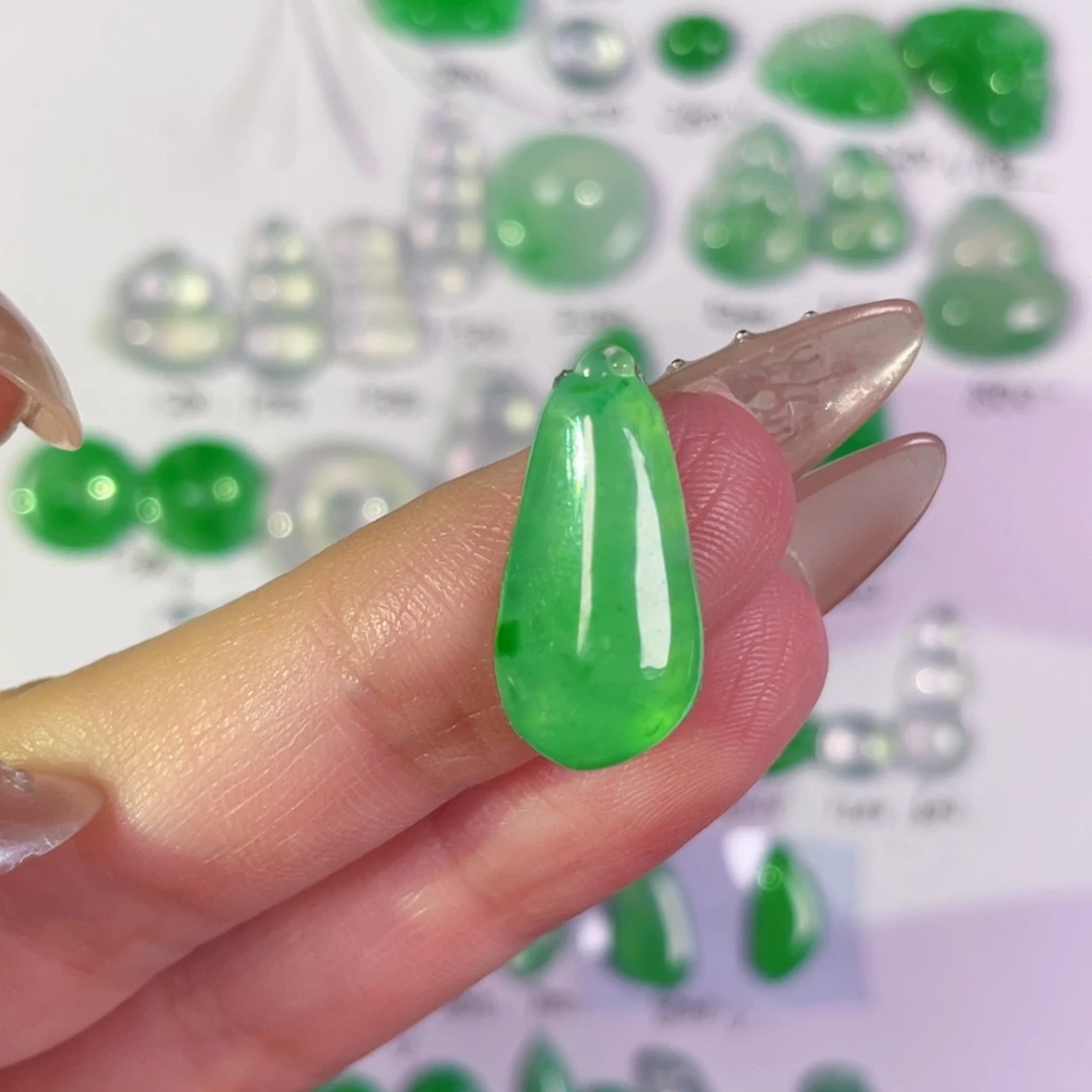 翡翠未镶嵌颈饰裸石