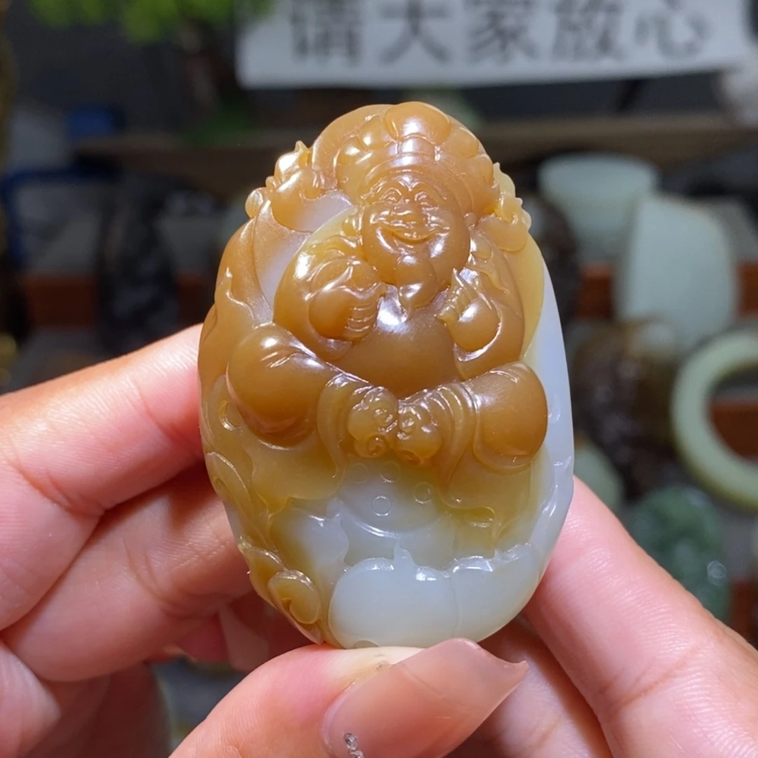颈饰未镶嵌和田玉（糖玉）財爷爷吊坠