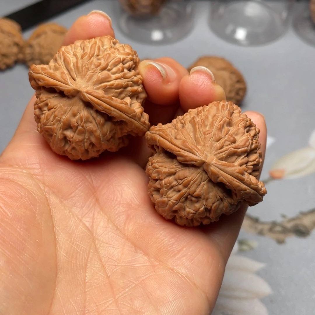 【闪购商品】文玩核桃吊坠球白………