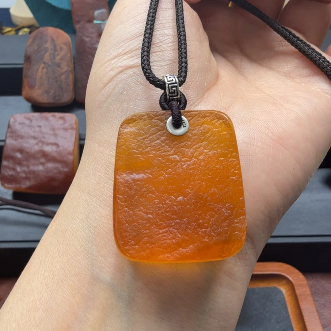 琥珀吊坠(赠链)未镶嵌