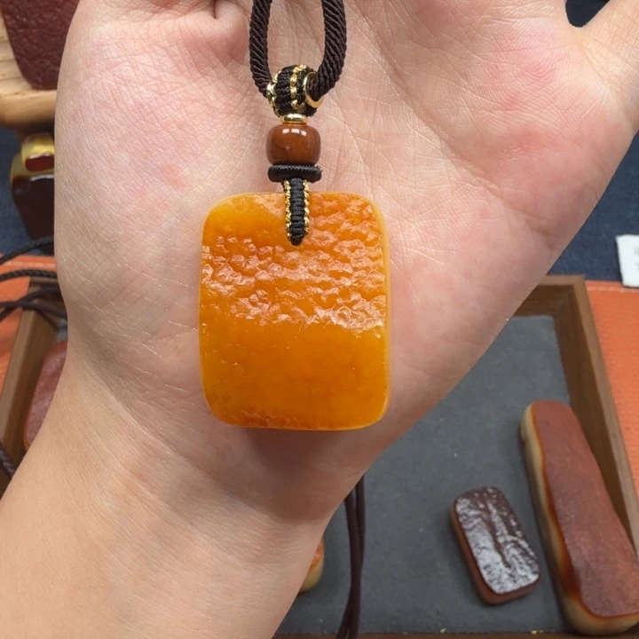 蜜蜡未镶嵌吊坠(赠链)