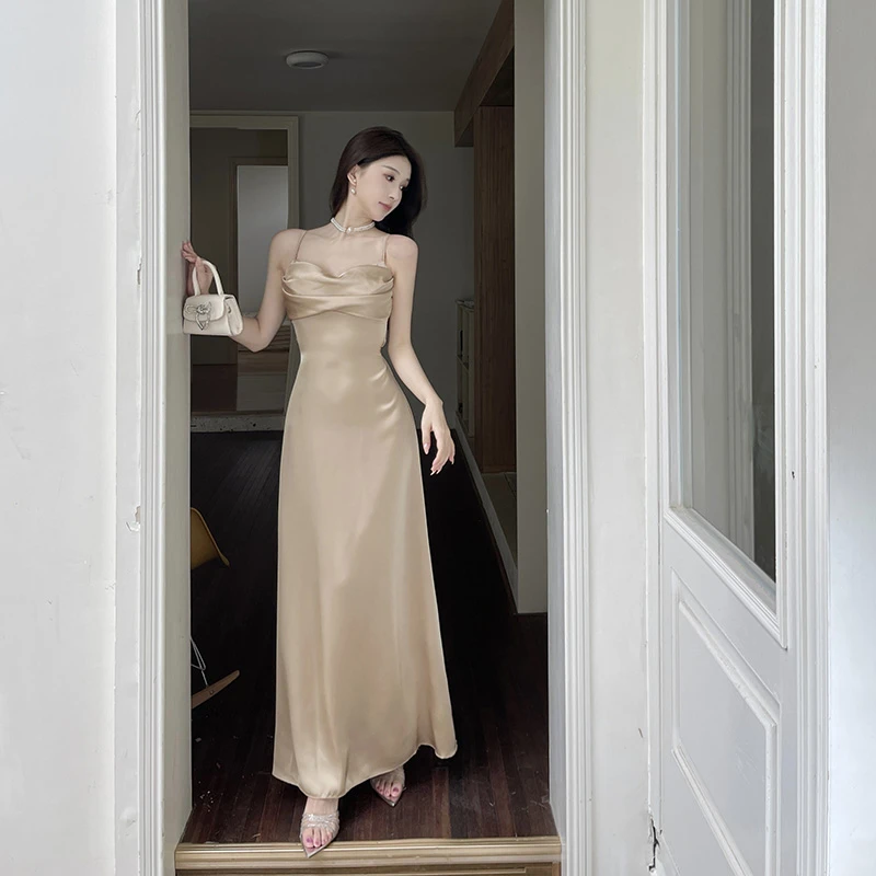 小可wiwi法式荡领缎面吊带连衣裙夏季御姐修身绑带显瘦宴会长裙女