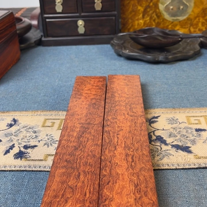 贡木毋*巴西花梨镇尺瑕疵
