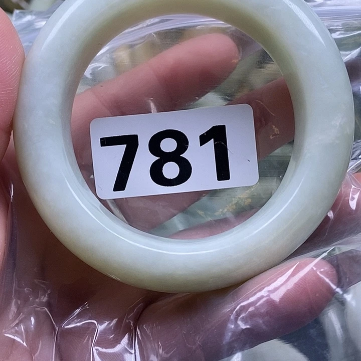 爱***星蛇纹石玉未镶嵌手镯