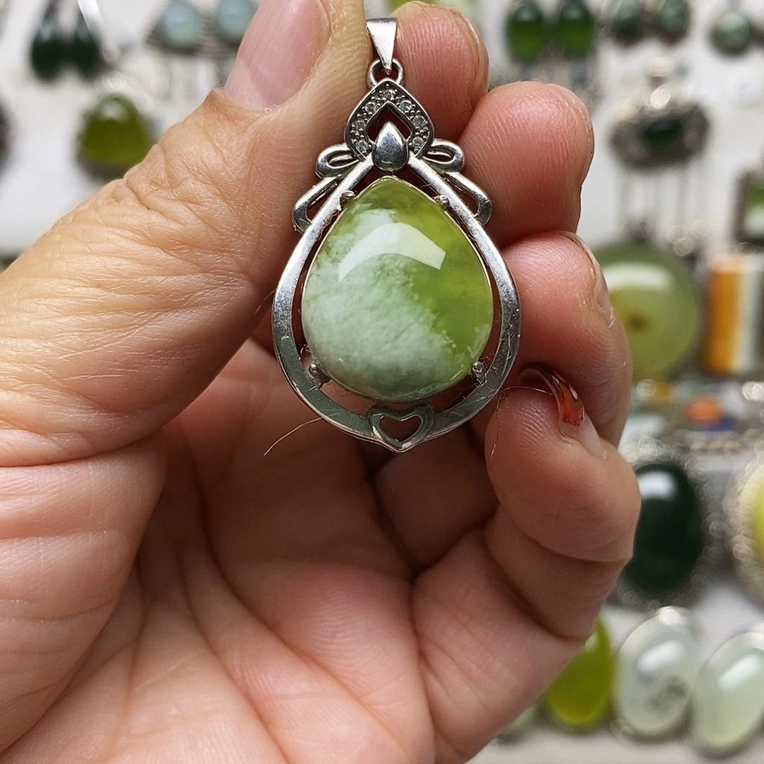 蛇纹石玉银S925镶嵌吊坠