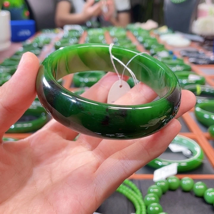 和田玉手镯未镶嵌红皮老料