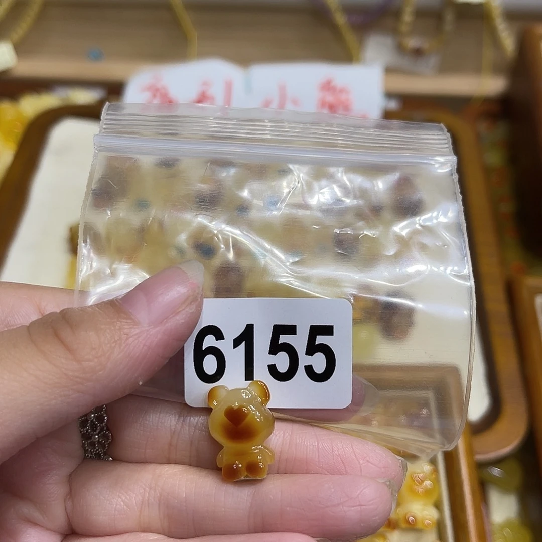 琥珀未镶嵌颈饰蜜蜡