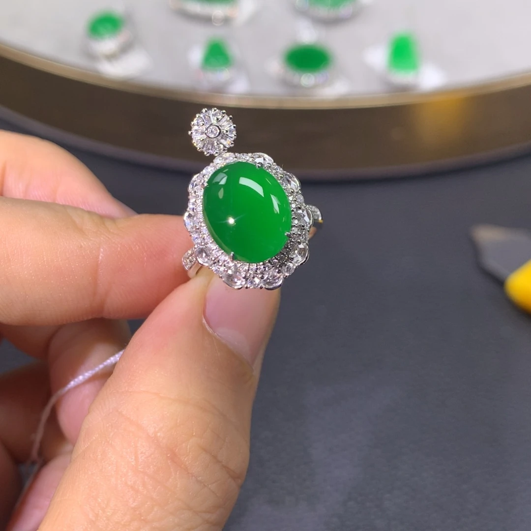 翡翠戒指18K金镶嵌翡翠