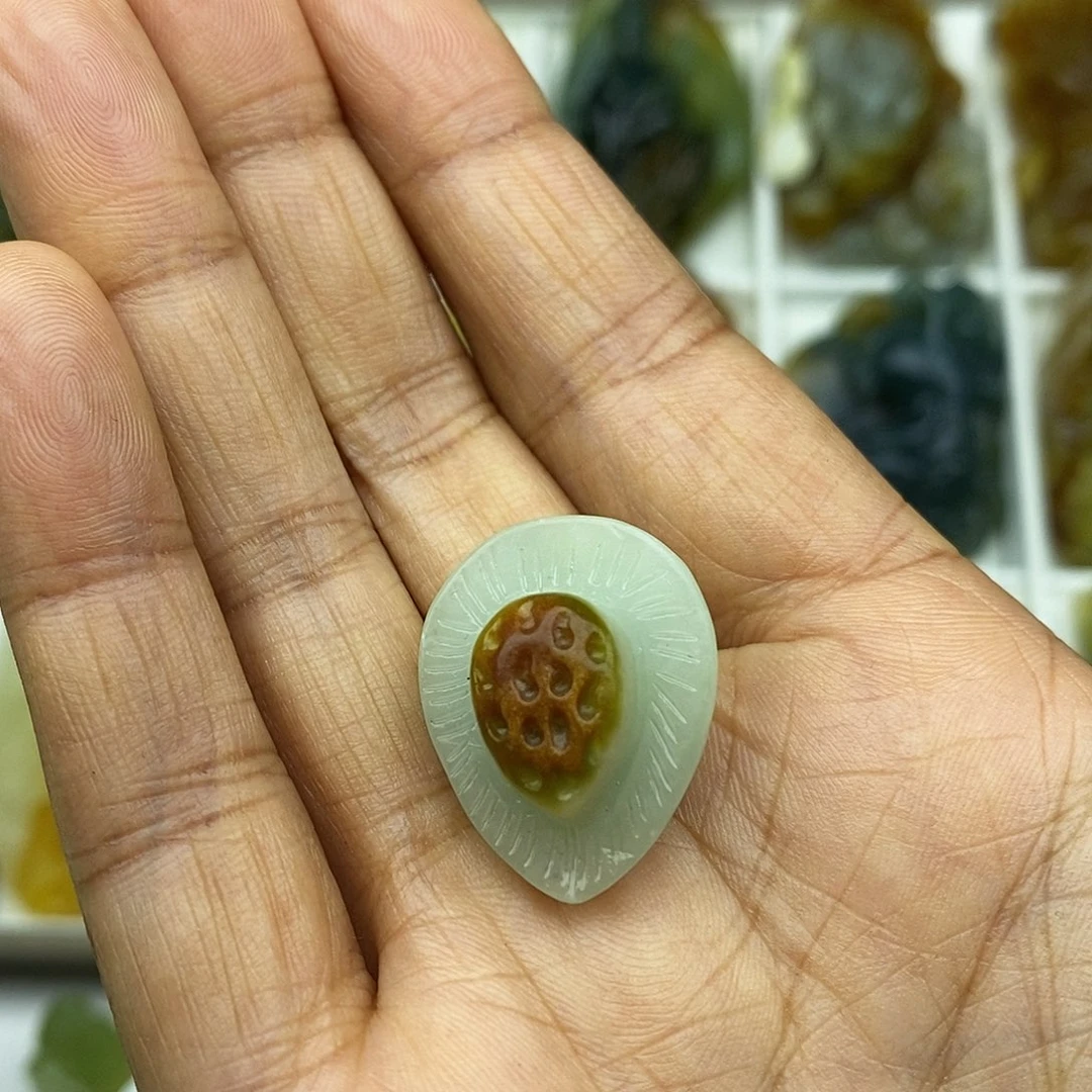 d***t蛇纹石玉未镶嵌颈饰